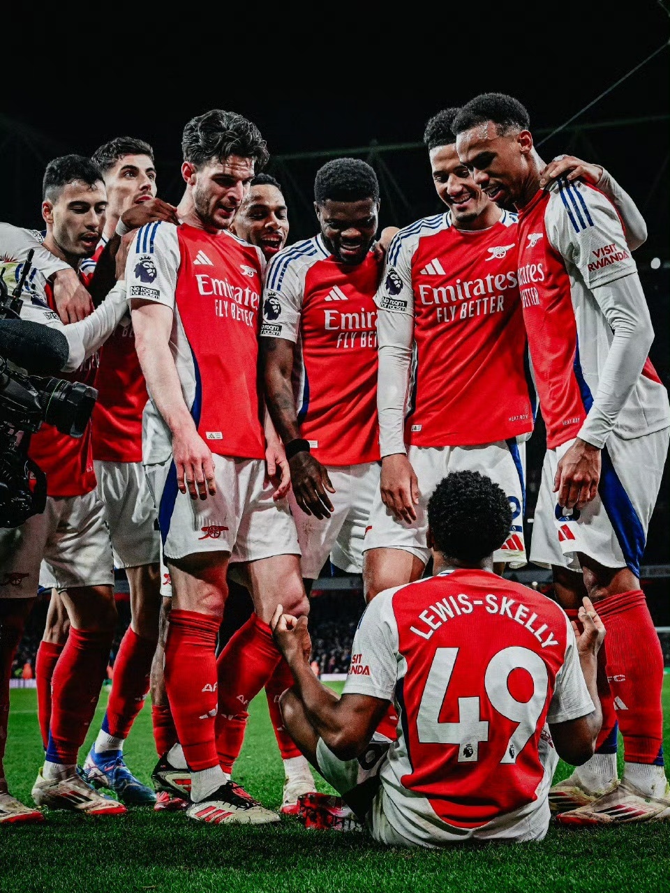 曼城今夜内部沟通,志在荷甲名次提升,媒体盛赞,高层口径保持一致(曼城1314赛季夺冠阵容) 曼城今夜内部沟通,志在荷甲名次提升,媒体盛赞,高层口径保持一致(曼城1314赛季夺冠阵容)