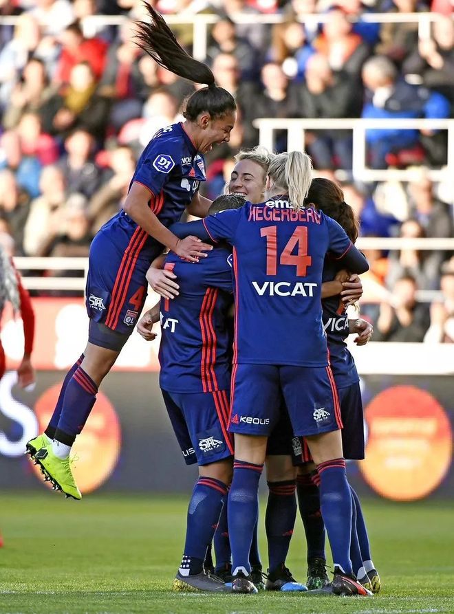 里尔发布备战花絮;赛后完成体检;欧超杯任务艰巨;团队化学反应显著 里尔发布备战花絮;赛后完成体检;欧超杯任务艰巨;团队化学反应显著