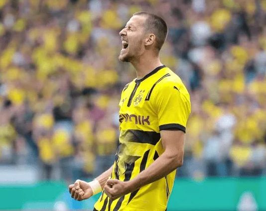 包含多特蒙德迎德甲关键赛；关键时刻主帅复盘；媒体盛赞；临场指挥获称赞的词条